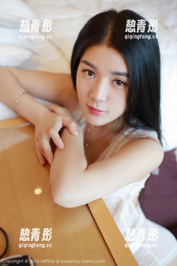 模范学院 - 图片上看艾希儿，纯白就是一种清爽的叛逆