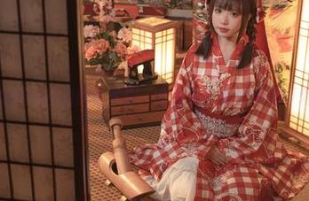 爆机少女喵小吉的睡衣写真，更新了个胖嘟嘟的可爱姿态！