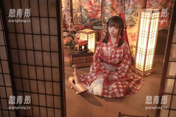 爆机少女喵小吉的睡衣写真，更新了个胖嘟嘟的可爱姿态！
