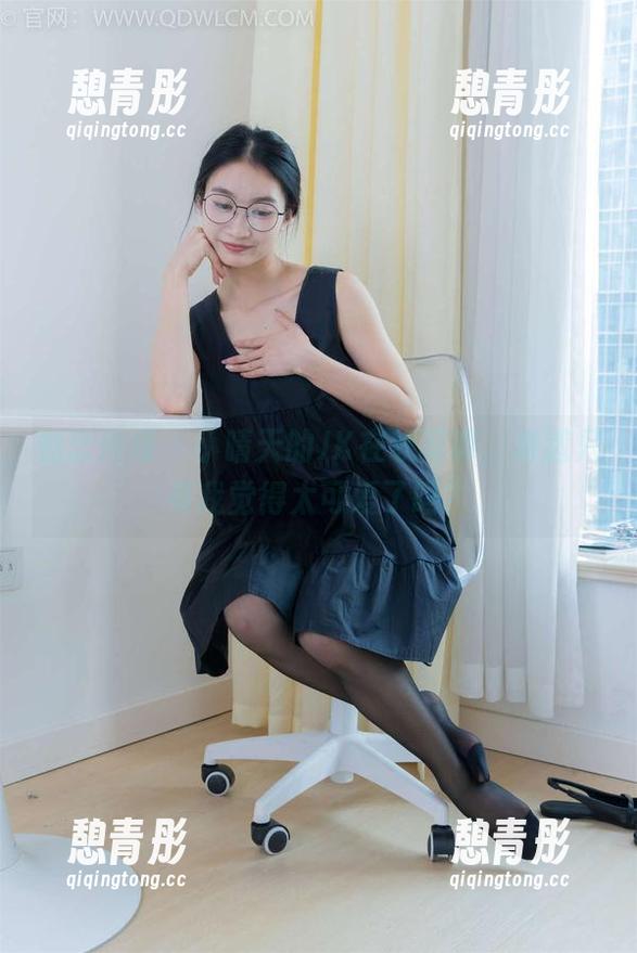 物恋传媒-小晴天 物恋传媒 - 小晴天的JK在线写真,难道只有我觉得太可爱了吗?