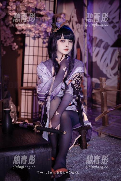 白莉爱吃巧克力的网袜游戏：关注高清美图，或许能找到灵感哦