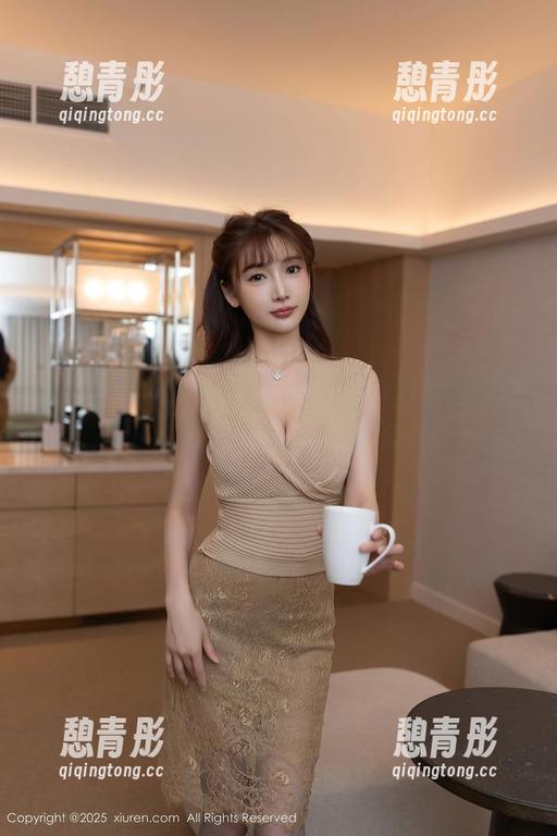 秀人网 - 这是一张tina甜仔的裤里丝画像，唉，谁能拒绝这样流畅的线条？