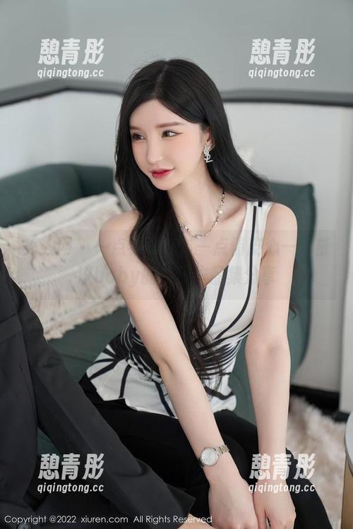 秀人网 - 一点学霸气，一点俏皮心—周慕汐baby的校服作品集分享