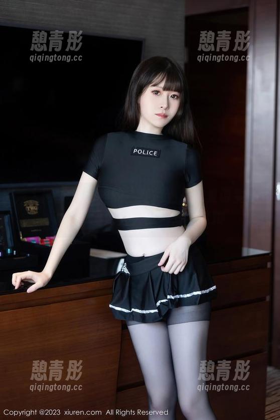 秀人网-夏诗雯Sally 秀人网 - 写真界的“红裙达人”夏诗雯Sally,图库人大概都爱犯迷糊