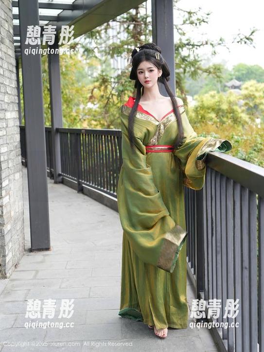 秀人网 - 精选！小蛮妖和她的礼服，简直让人想悄悄模仿又怕被嫌弃！