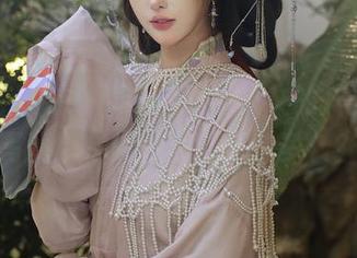秀人网 - 在树下探险，林文文的户外精选写真，你的目光能停留多久？