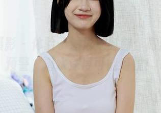 绮梦摄影 - 体验子涵泳池时刻：高清壁纸预警，潜水深度可能堪忧！