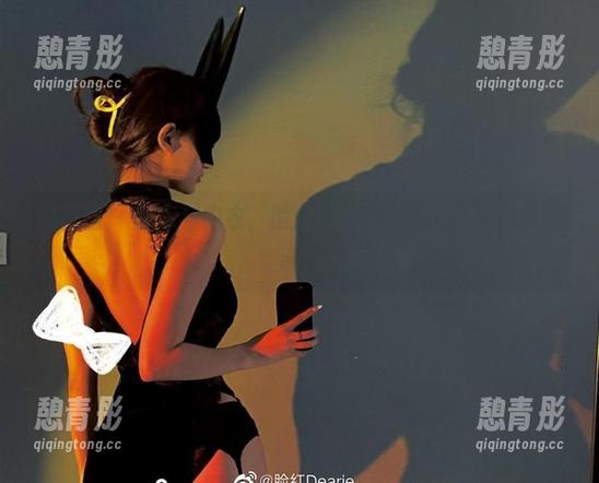 脸红Dearie 微密圈 - 图库与内衣,脸红Dearie在红色海洋中游泳!