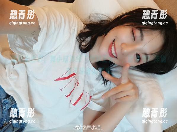 照片太出彩，舞小喵演绎“地狱王女”，这姿势！洋溢着不靠谱的气息