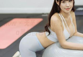 花漾show - 无圣光也能撩？乔漫妮mina黑色图包真有趣！