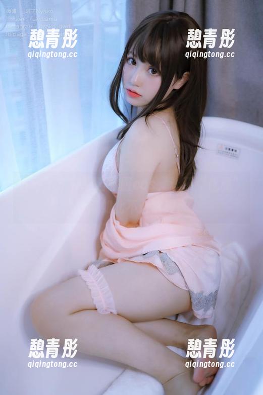 下载了荒井喵喵和服cos，让那“优雅”变得如此不合常理。