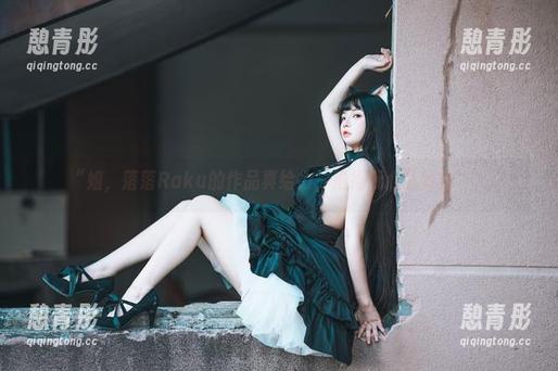 “姐，落落Raku的作品真给力，拍得我心乱如麻”，