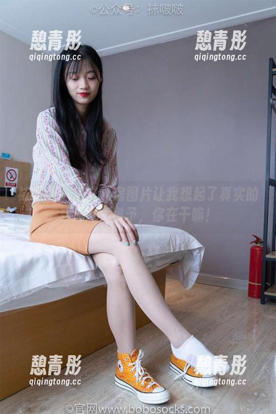 袜啵啵-稚予 袜啵啵 - 这些私房图片让我想起了真实的夏天啊,稚予,你在干嘛!