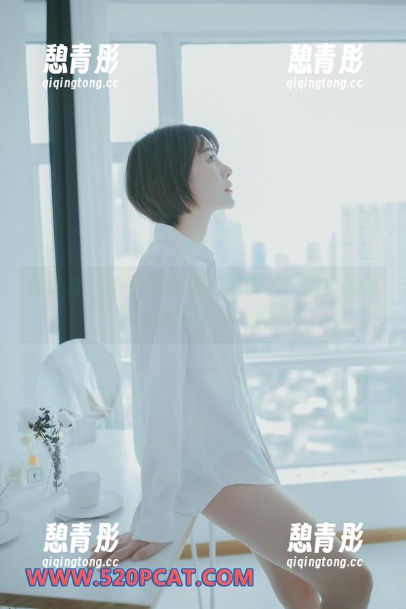 轰趴猫-曲曲 轰趴猫 - 我就默默看着这图片,曲曲的秘书角色果然不一般…