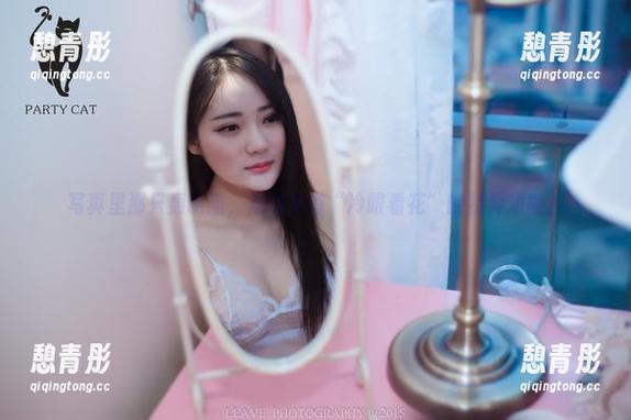 轰趴猫 写真里那只轰趴猫,难道真有“冷眼看花”的特异功能?