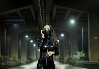 微密圈 - “辣妈女神”在办公室的美图，一眼看上去，这波操作太令人醉了。