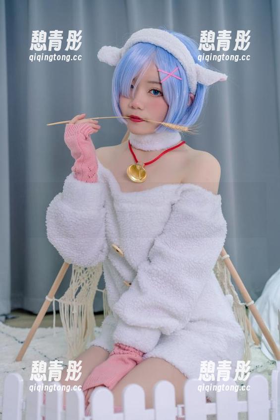 铁打萌萌_moi 在铁打萌萌_moi的私拍中,秘书角色深藏的才华,图包亮点着实不少!
