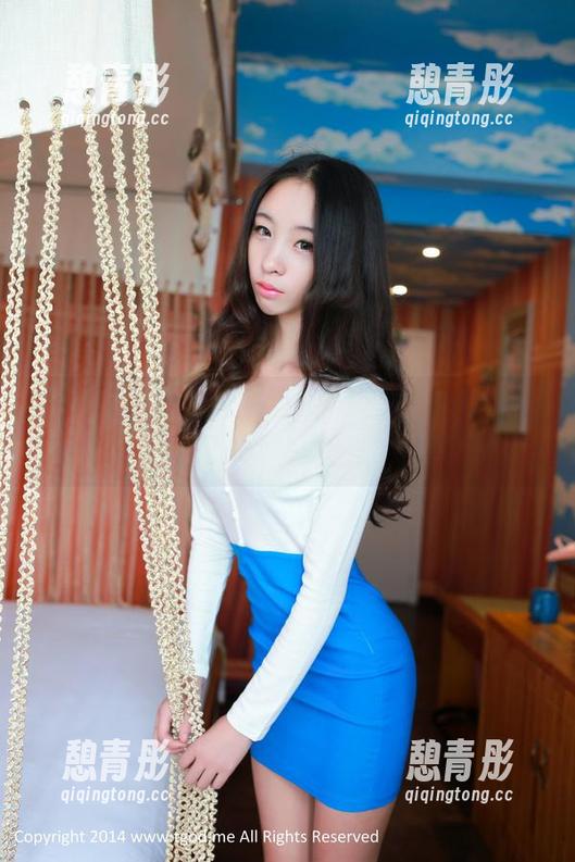 青豆客 - 施忆佳Kitty酱：办公室写真，一种奇异却令人着迷的混搭。
