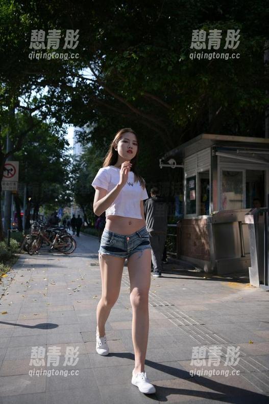 魔镜街拍 魔镜街拍分享:看这张充满活力的美术生JK美少女,果然是校园里的风云人物?