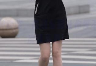 皮裤女神降临，高清套图让你停不下来的魔镜街拍！