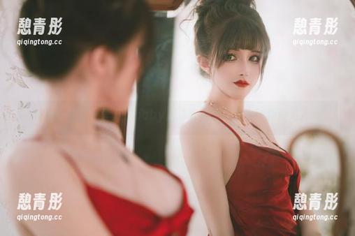 私拍一击，鹿八岁baby用泳衣定义‘宅女’新标准？