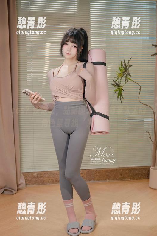 cos？淡定吧，黏黏团子兔在邻家太太的角色里寻找‘发泄’！